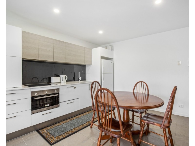 1216/6-8 Waterford Court, Bundall QLD 4217