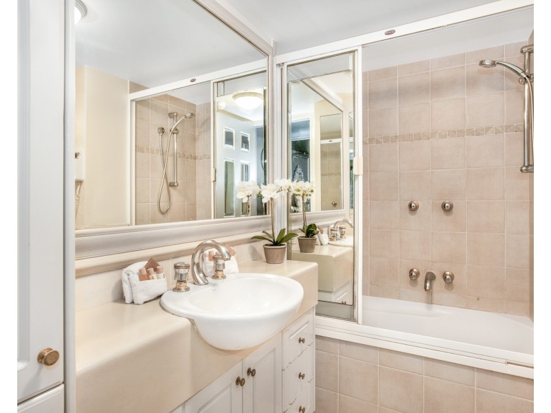 2201/24-26 Queensland Avenue, Broadbeach QLD 4218