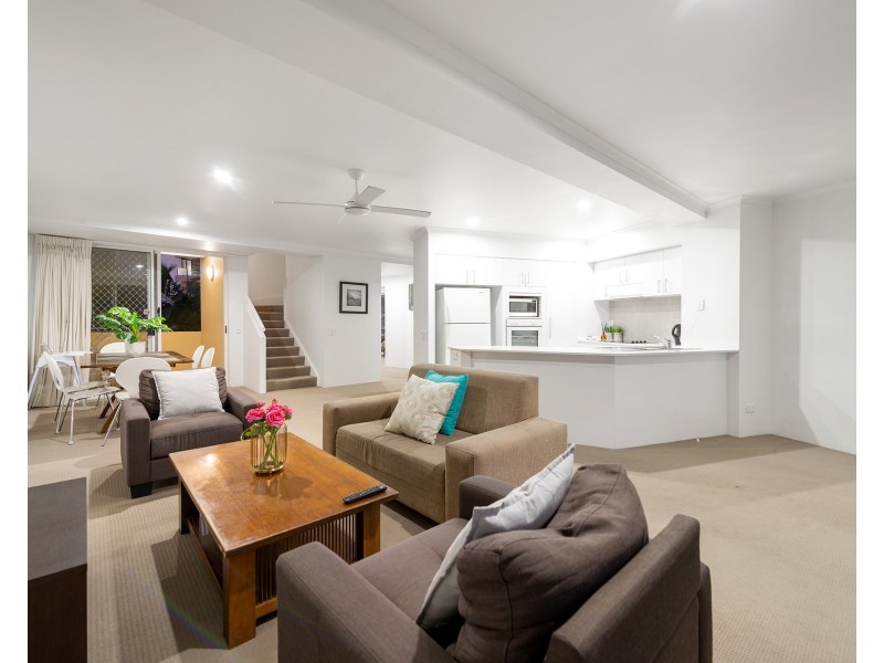 10 Alexandra Avenue, Mermaid Beach QLD 4218