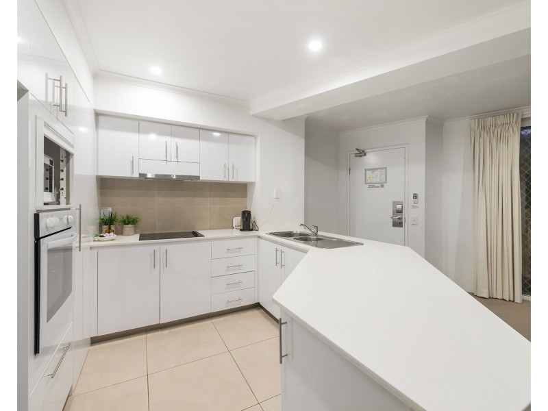 10 Alexandra Avenue, Mermaid Beach QLD 4218