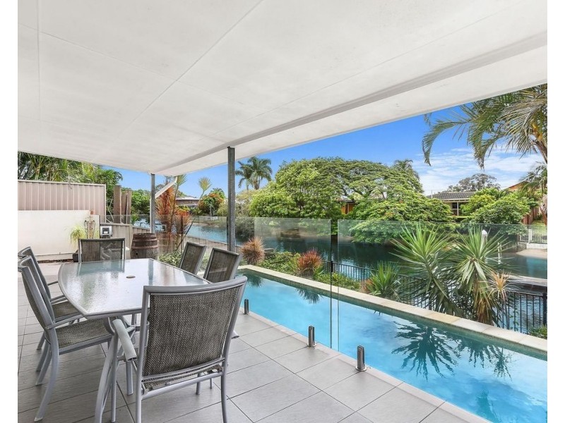 1 Pensacola Court, Broadbeach Waters QLD 4218
