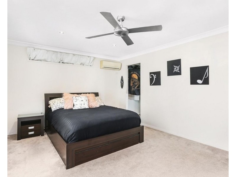1 Pensacola Court, Broadbeach Waters QLD 4218