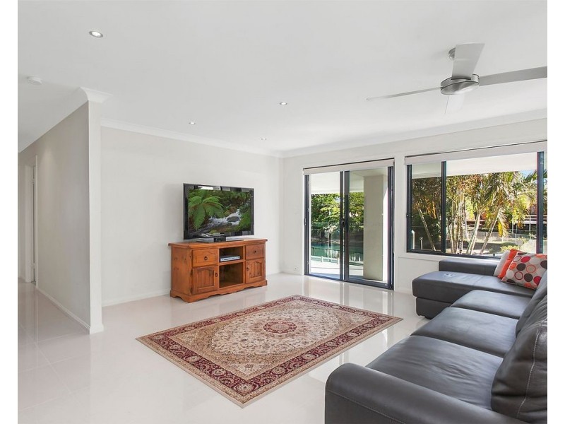 1 Pensacola Court, Broadbeach Waters QLD 4218