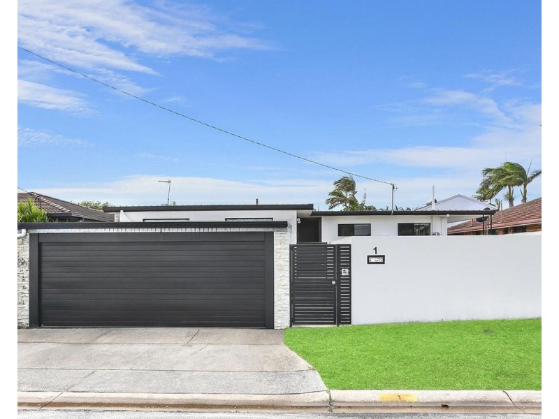 1 Pensacola Court, Broadbeach Waters QLD 4218