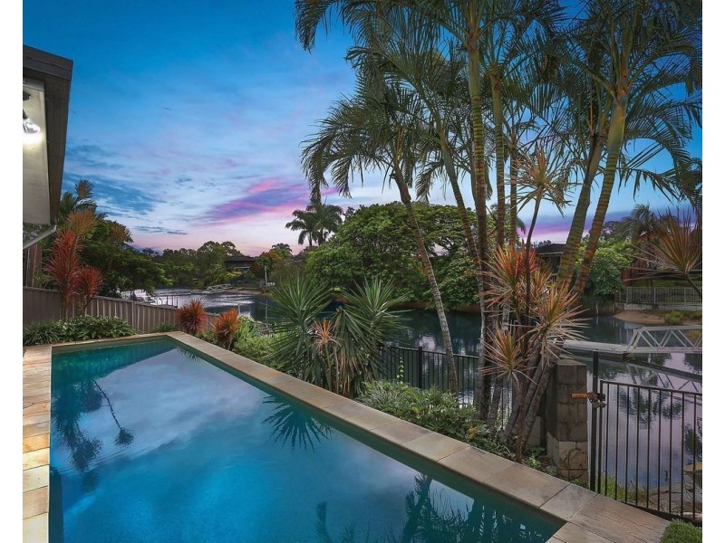 1 Pensacola Court, Broadbeach Waters QLD 4218
