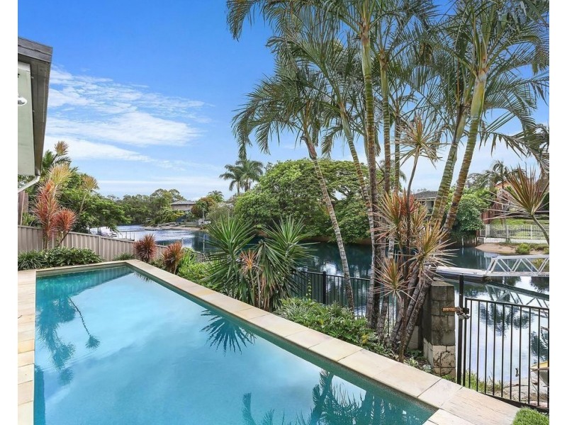 1 Pensacola Court, Broadbeach Waters QLD 4218