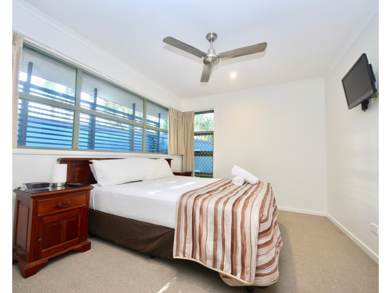 10 Alexandra Avenue, Mermaid Beach QLD 4218
