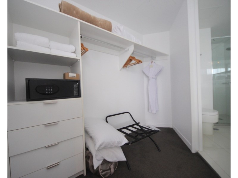 2401/1 Oracle Boulevard, Broadbeach QLD 4218