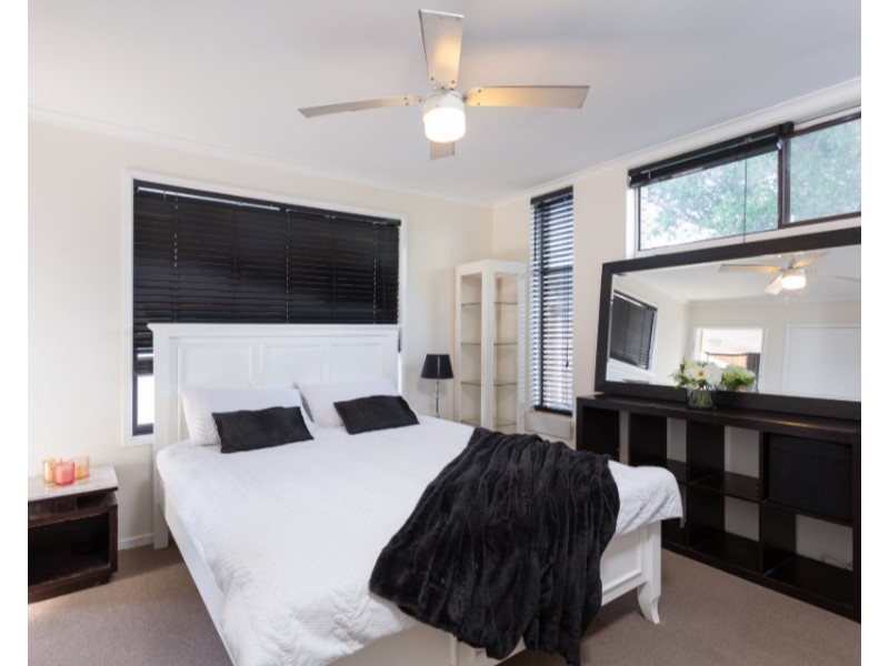 10/9 Proud Street, Labrador QLD 4215