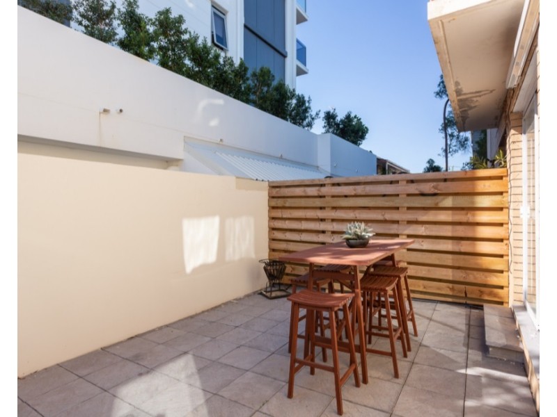 10/9 Proud Street, Labrador QLD 4215