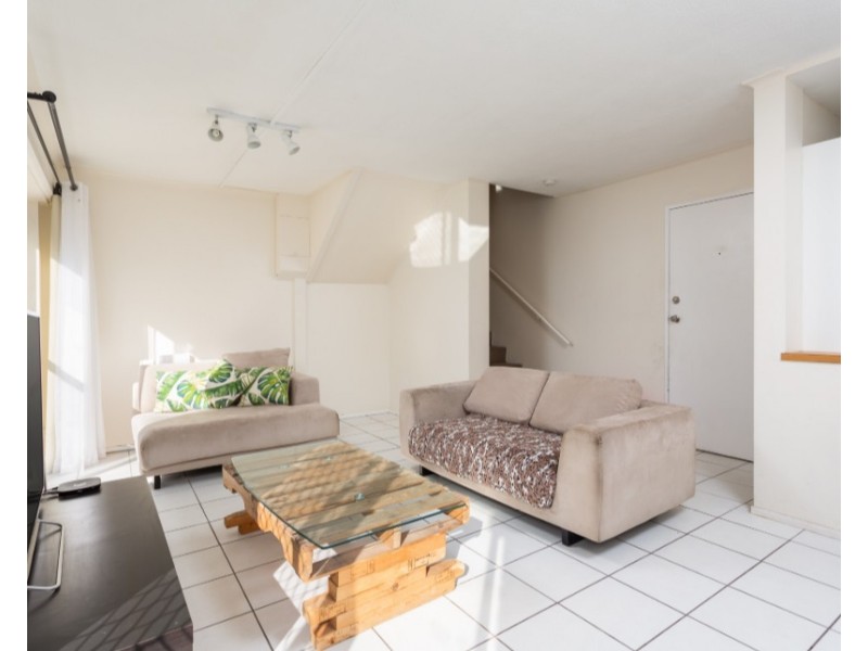 10/9 Proud Street, Labrador QLD 4215
