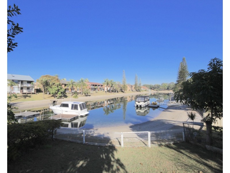 10 Helm Court, Mermaid Waters QLD 4218