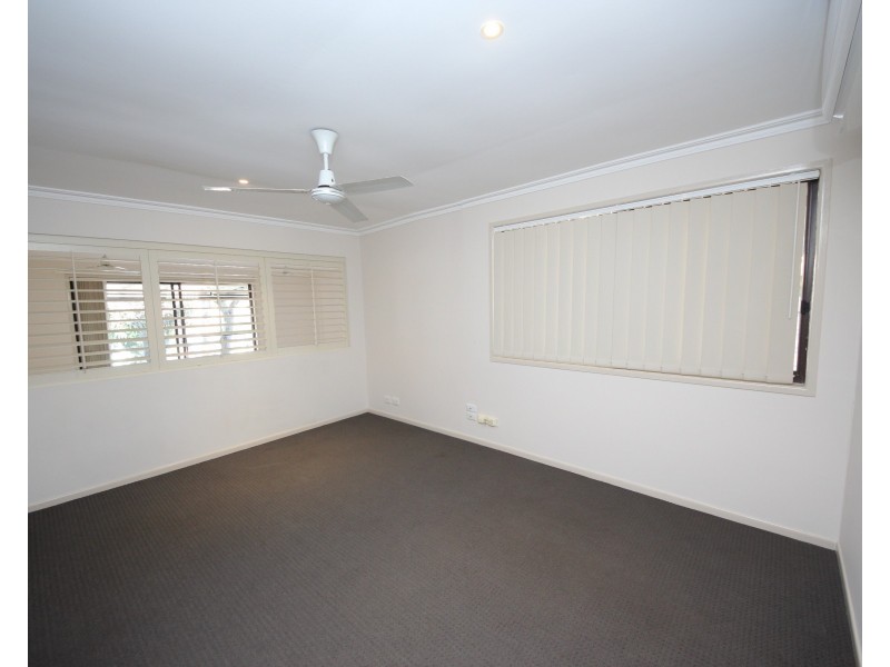 10 Helm Court, Mermaid Waters QLD 4218