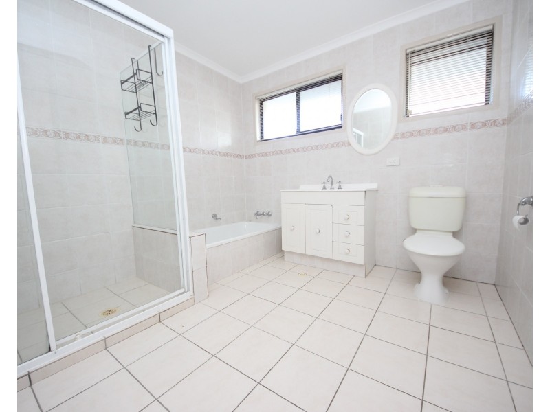 10 Helm Court, Mermaid Waters QLD 4218