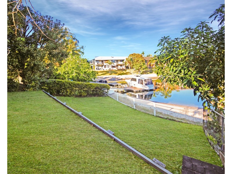 10 Helm Court, Mermaid Waters QLD 4218
