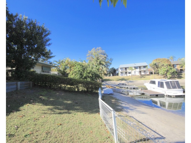 10 Helm Court, Mermaid Waters QLD 4218