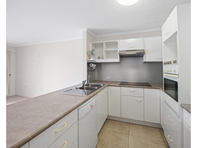 3/30-32 Armrick Avenue, Broadbeach QLD 4218