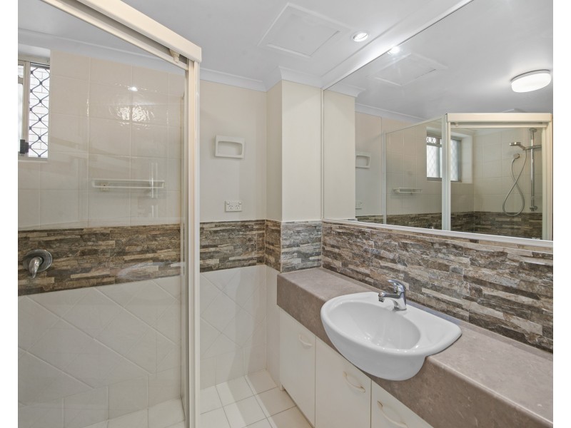 3/30-32 Armrick Avenue, Broadbeach QLD 4218