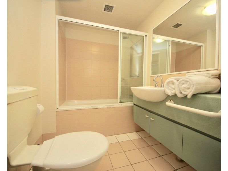 85/10 Alexandra Avenue, Broadbeach QLD 4218