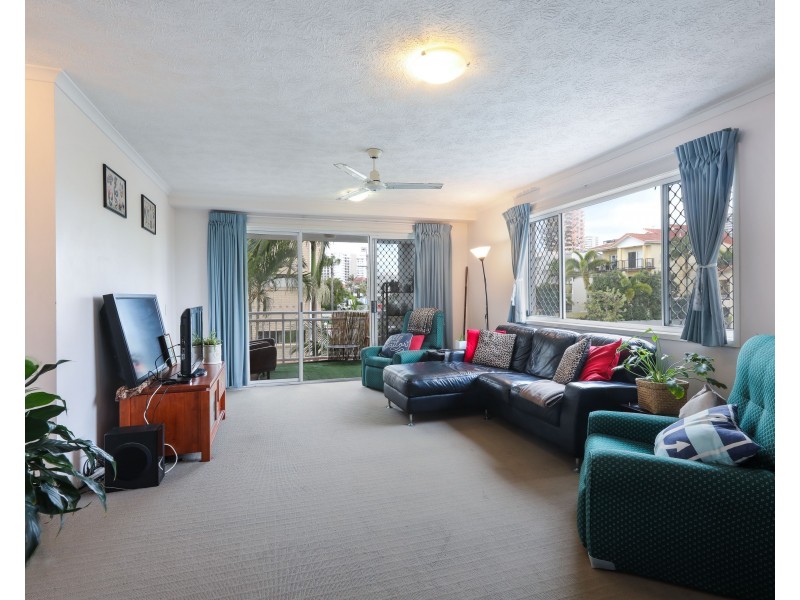 8/2761 Gold Coast Highway, Broadbeach QLD 4218