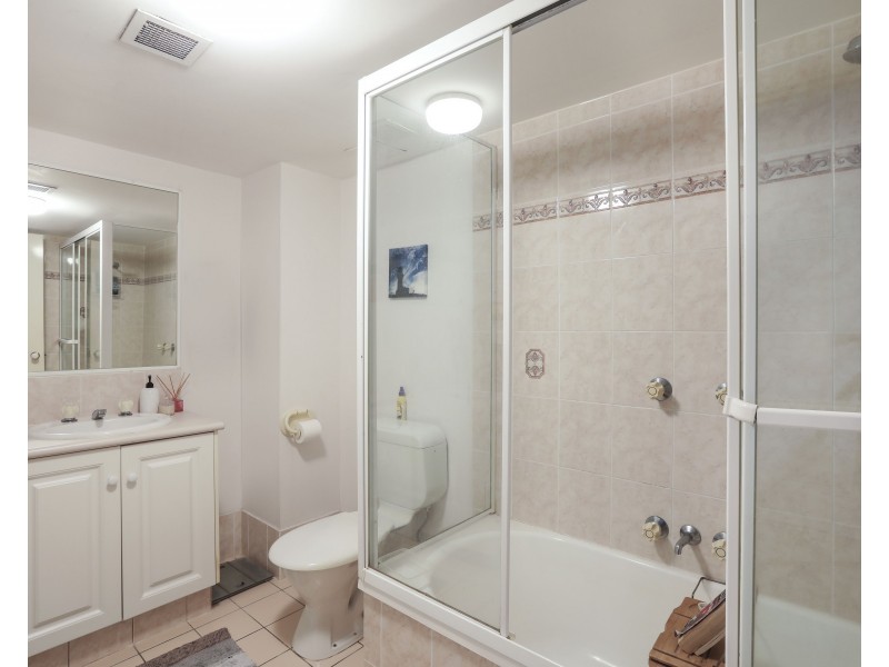 8/2761 Gold Coast Highway, Broadbeach QLD 4218