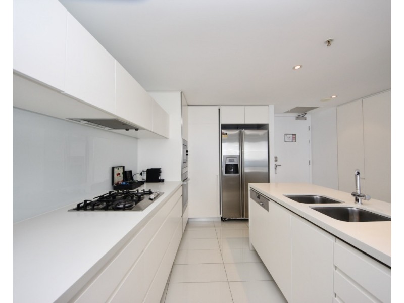 2404/1 Oracle Boulevard, Broadbeach QLD 4218