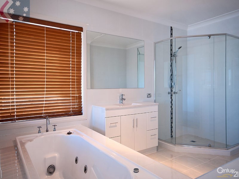 35 Cayman Drive, Clear Island Waters QLD 4226