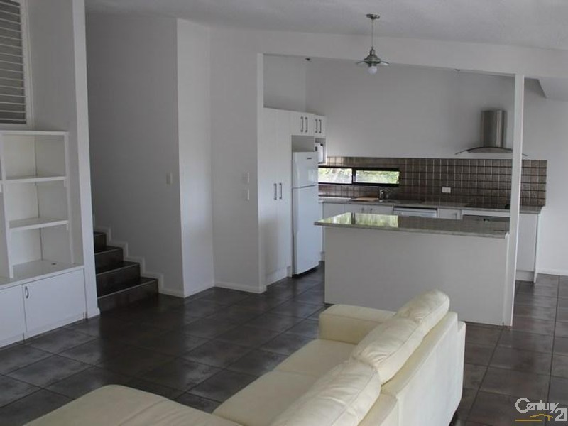 30 Holland Court, Broadbeach Waters QLD 4218