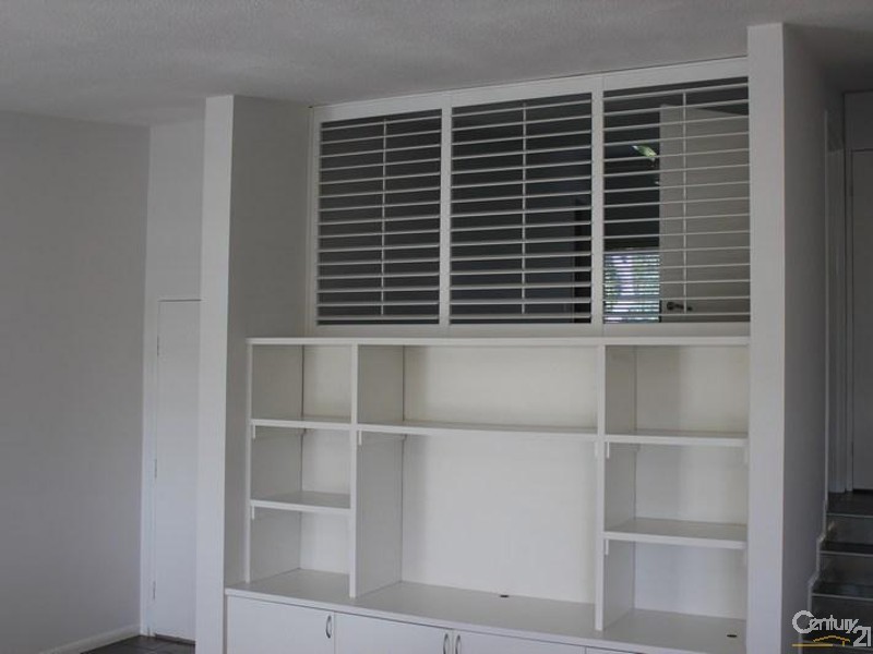 30 Holland Court, Broadbeach Waters QLD 4218