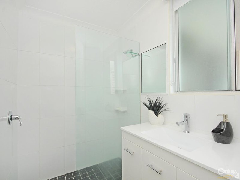 220 Surf Parade, Surfers Paradise QLD 4217