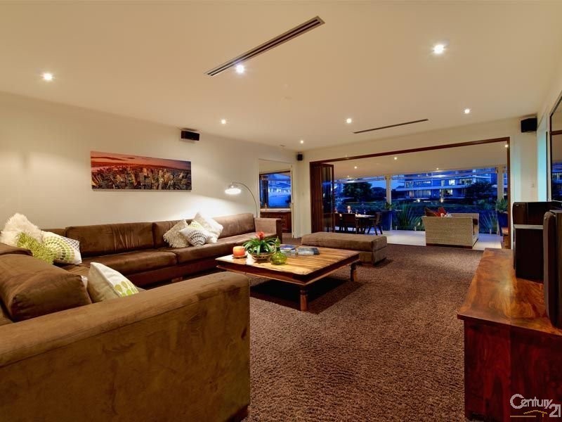 139 Allambi Avenue, Broadbeach Waters QLD 4218