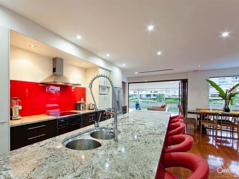 139 Allambi Avenue, Broadbeach Waters QLD 4218