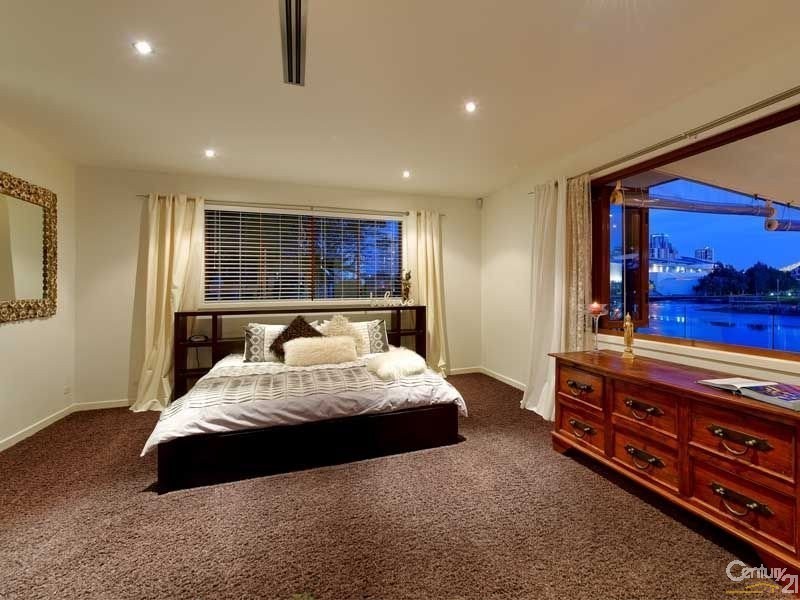 139 Allambi Avenue, Broadbeach Waters QLD 4218