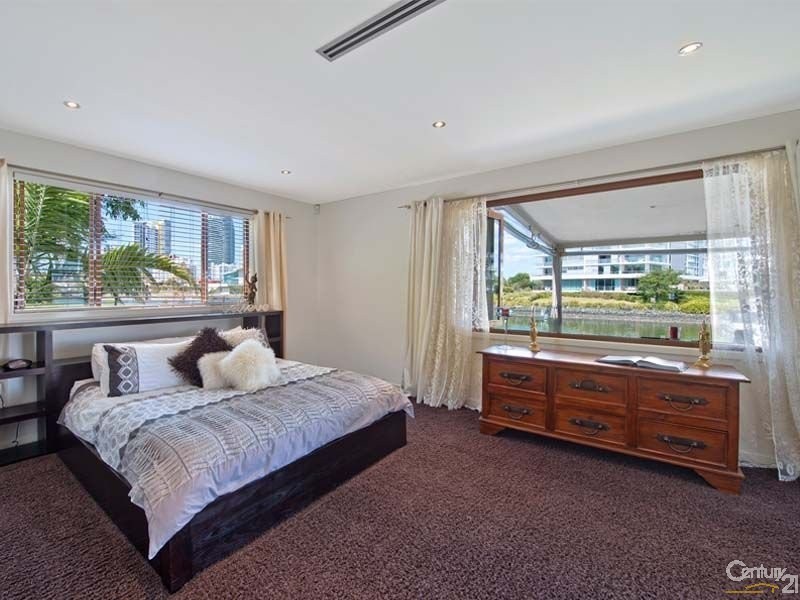 139 Allambi Avenue, Broadbeach Waters QLD 4218