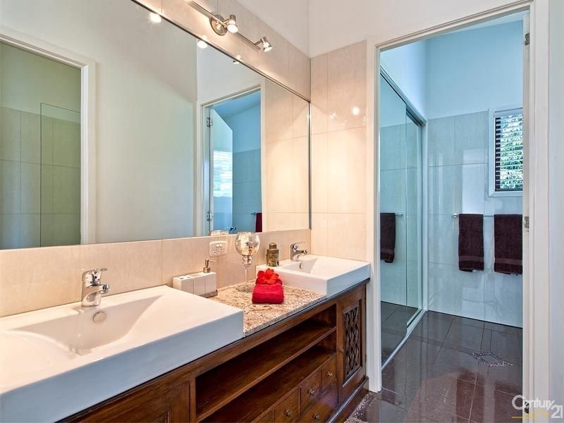 139 Allambi Avenue, Broadbeach Waters QLD 4218