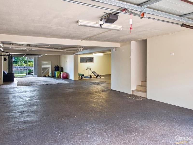 139 Allambi Avenue, Broadbeach Waters QLD 4218