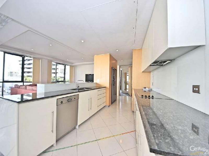17 Albert Avenue, Broadbeach QLD 4218