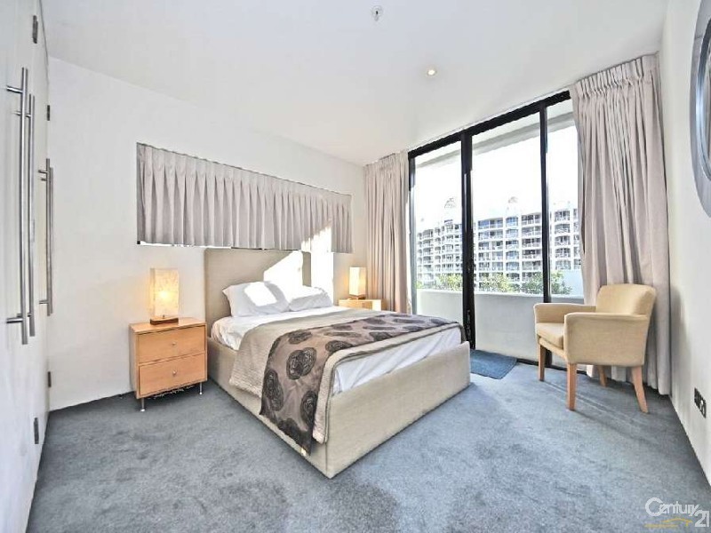 17 Albert Avenue, Broadbeach QLD 4218