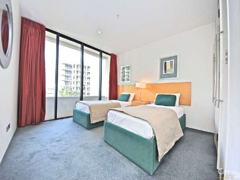 17 Albert Avenue, Broadbeach QLD 4218