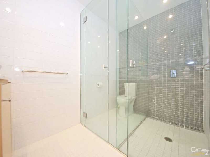 17 Albert Avenue, Broadbeach QLD 4218