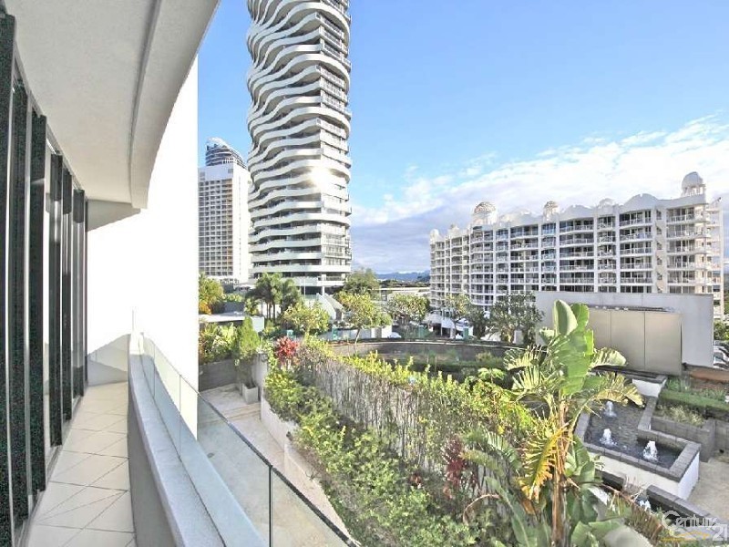 17 Albert Avenue, Broadbeach QLD 4218