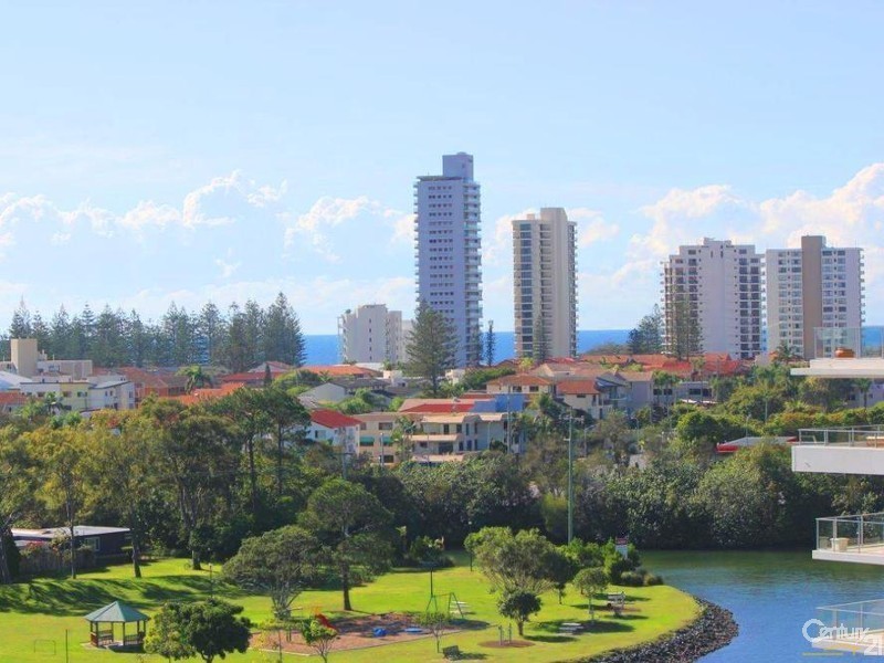 33 T E Peters Drive, Broadbeach Waters QLD 4218