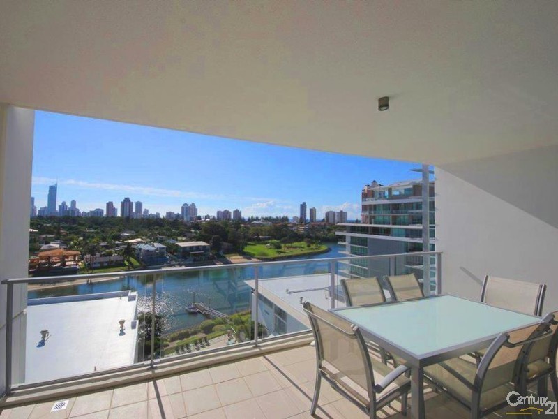 33 T E Peters Drive, Broadbeach Waters QLD 4218
