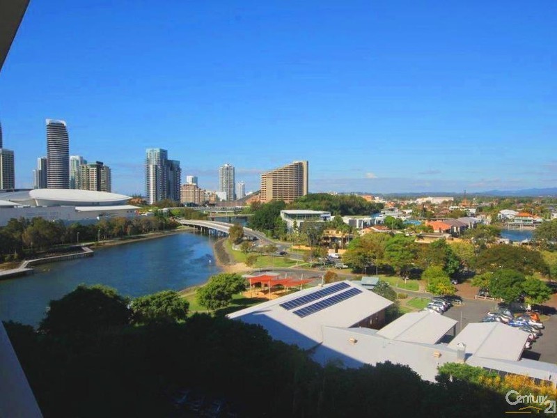 33 T E Peters Drive, Broadbeach Waters QLD 4218