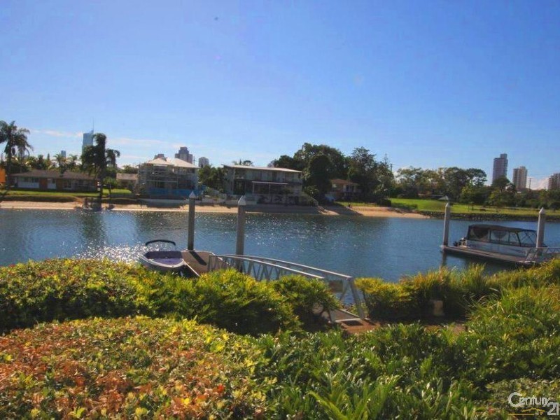 33 T E Peters Drive, Broadbeach Waters QLD 4218