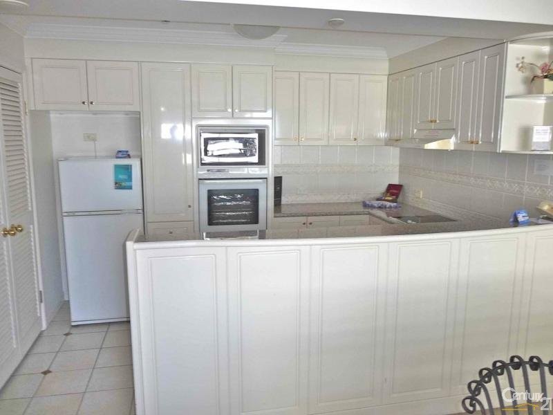 90 Surf Parade, Broadbeach QLD 4218