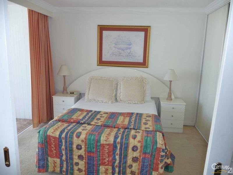 90 Surf Parade, Broadbeach QLD 4218