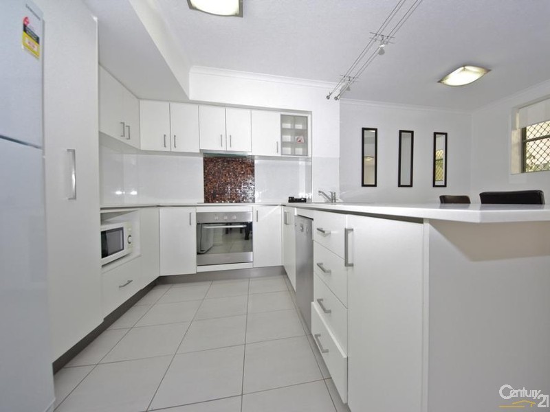 10 Alexandra Avenue, Broadbeach QLD 4218