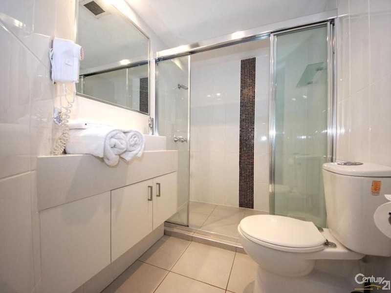 10 Alexandra Avenue, Broadbeach QLD 4218