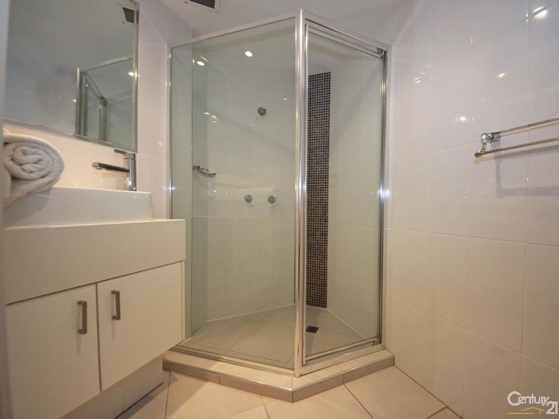 10 Alexandra Avenue, Broadbeach QLD 4218